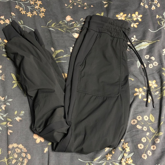 Lululemon Dance Studio Full Length Mid-Rise Ruched Joggers in Graphite Grey - Picture 5 of 13